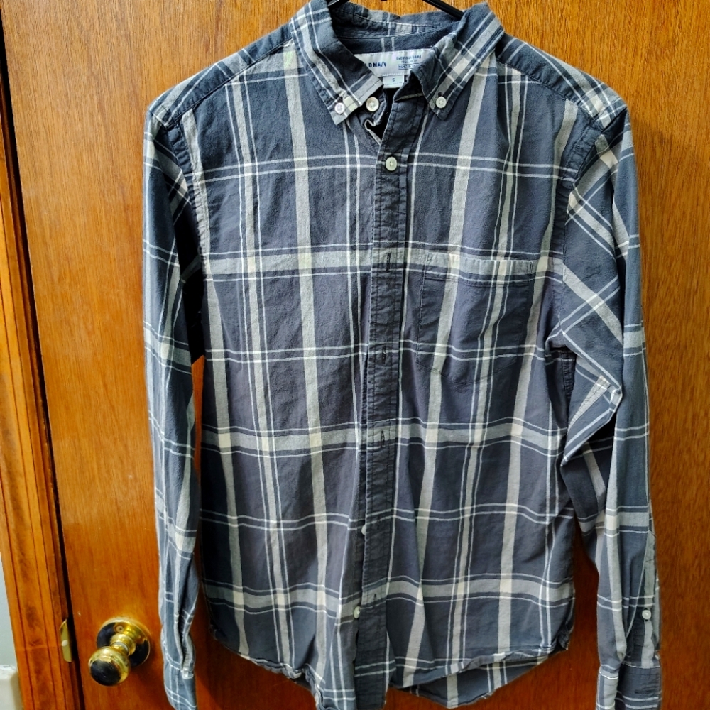 Old Navy Gray Casual Button Down Shirt Size Small. GUC
